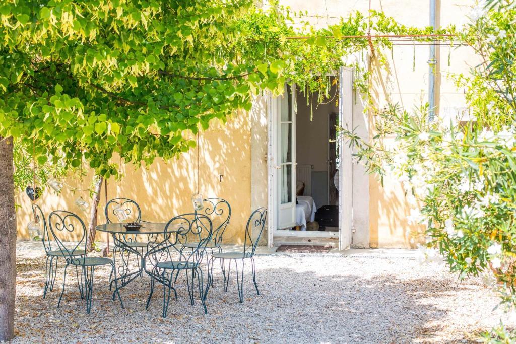布兰奇芙蓉酒店 Châteauneuf-de-Gadagne 外观 照片